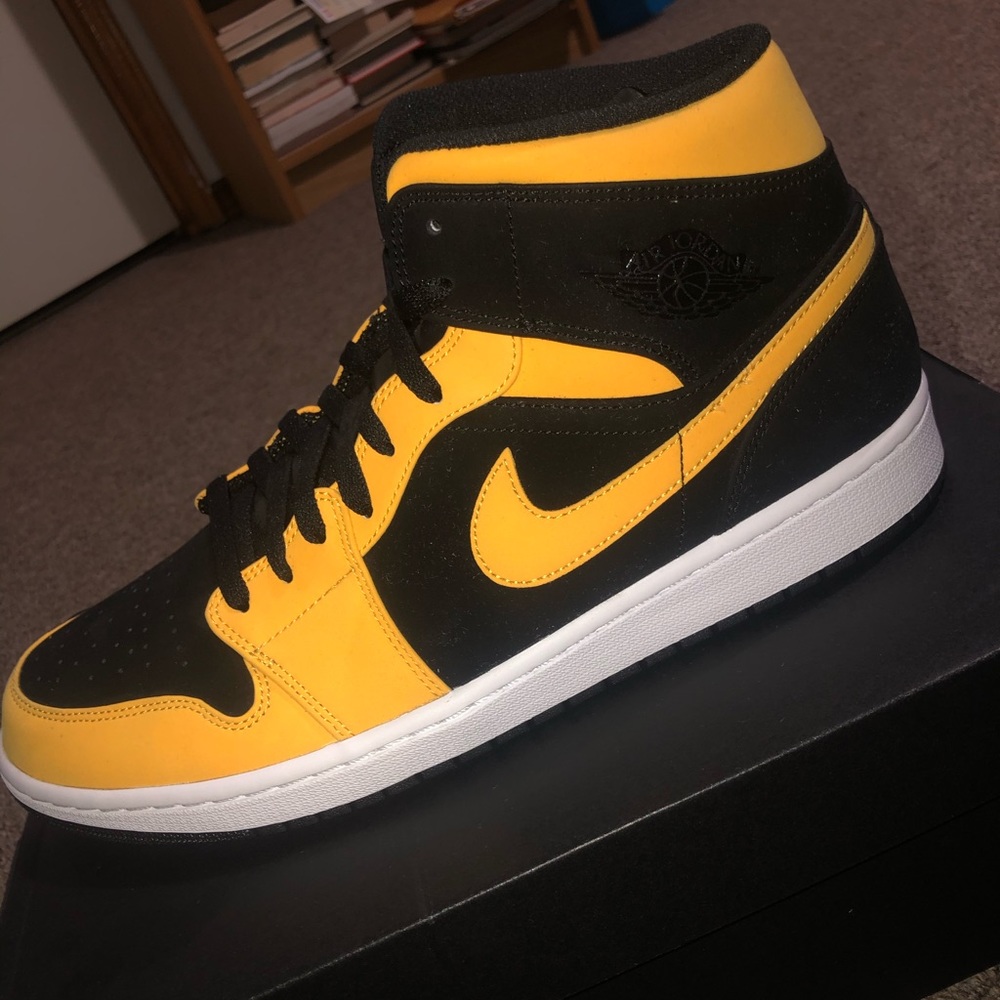 Air Jordan 1 mid reverse new love